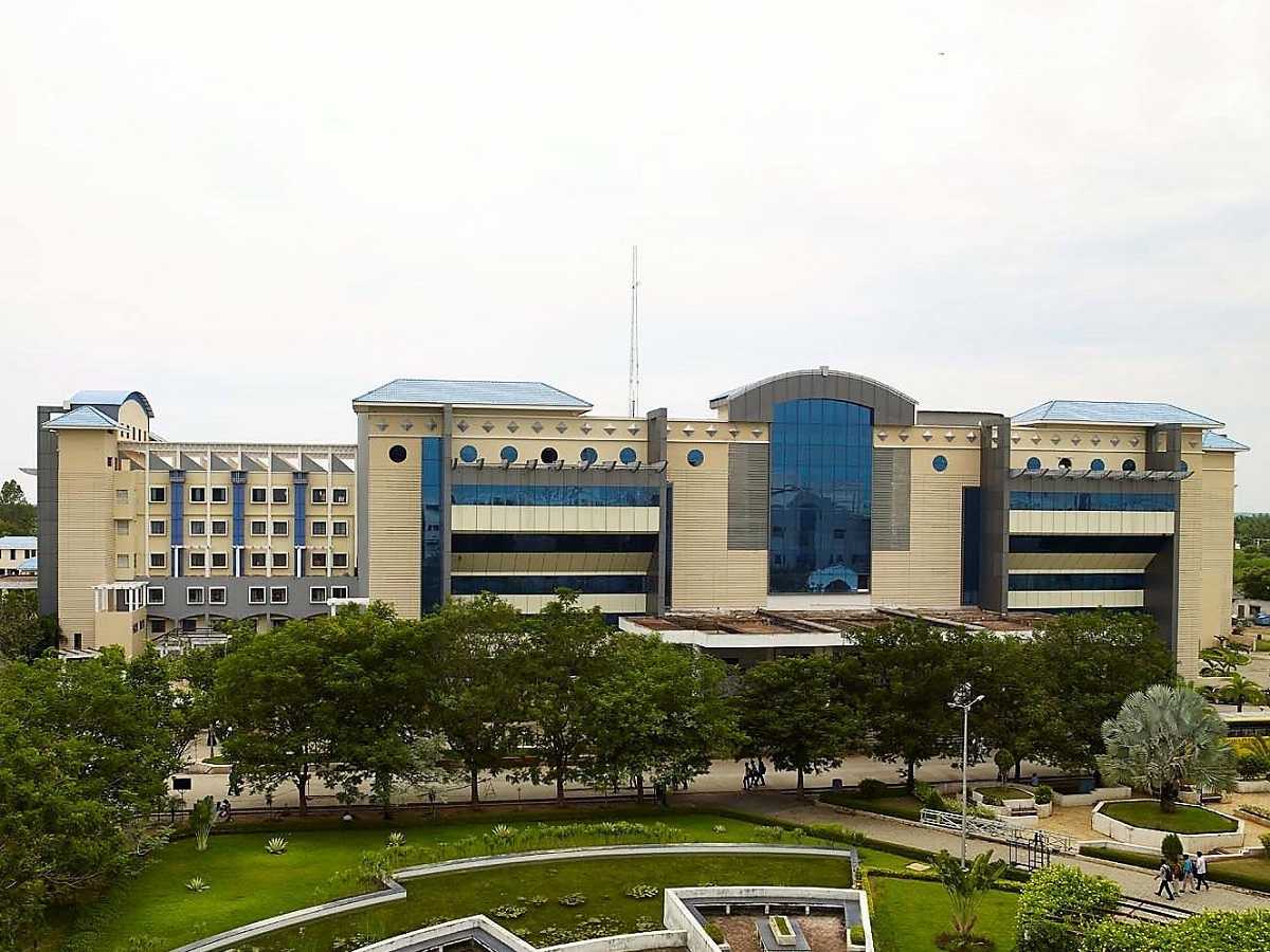 Sri Manakula Vinayagar Medical College & Hospital